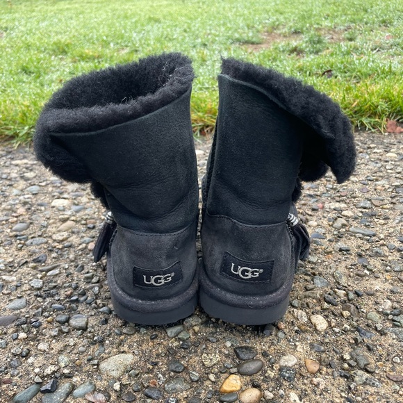 Bailey Button Uggs - Picture 2 of 6